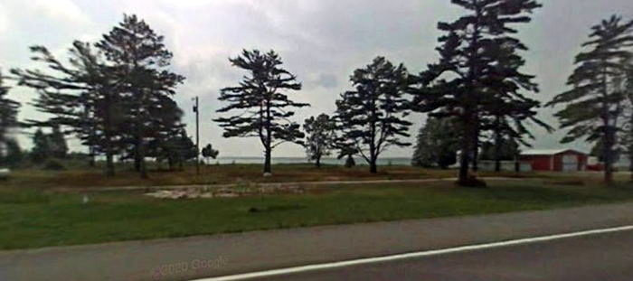 Motel Bay De Noc - 2008 Street View - Foundation Visible (newer photo)
